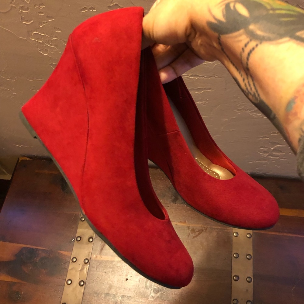 Red Wedges size 8
